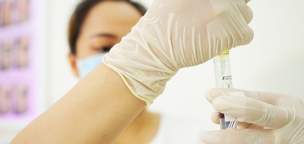 Lăn Kim Trị Mụn Lưng có tốt không? Quy Trình - Bảng Giá 2023