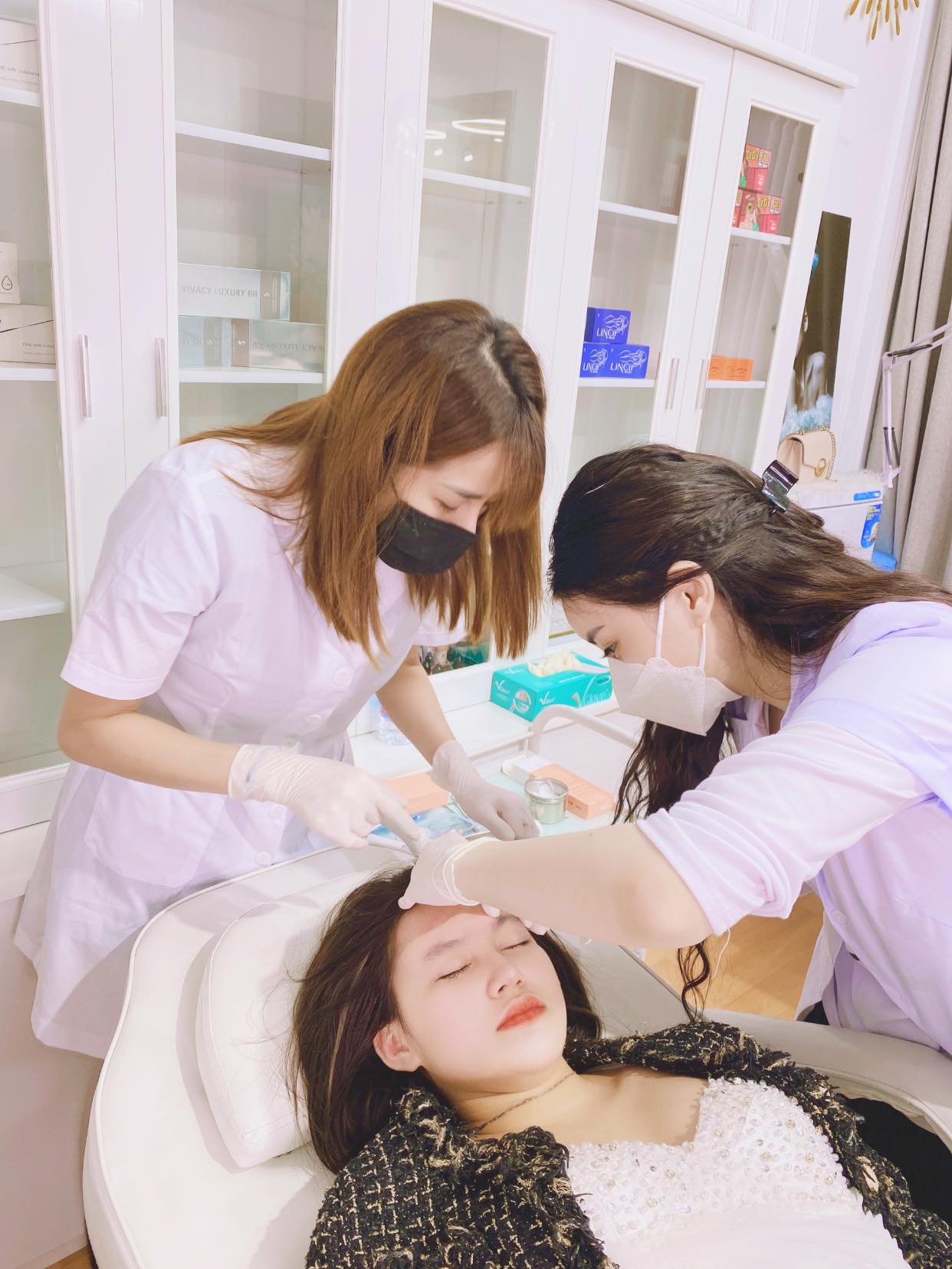 Tại trung tâm nào ở Aura Beauty Clinic tại Seoul, học viên có thể học tiêm filler?

