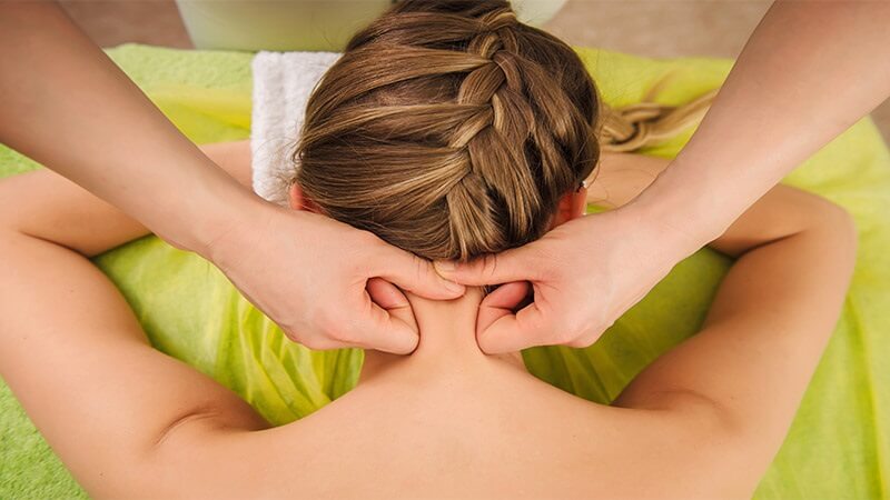Massage trị liệu cổ vai gáy giảm đau nhức - Bống Spa